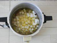 让人怀念的牛肉炖萝卜做法图解9)