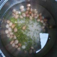 自制绿豆花生糯米粥的做法图解三