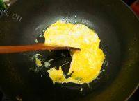 简单的酸豆角炒鸡蛋的做法图解三
