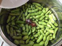 下酒菜盐水毛豆做法图解4)