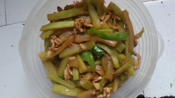 色香味俱全的莴笋炒肉丝