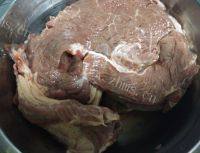 美味的白萝卜炖牛肉做法图解1)
