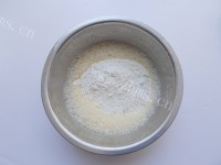 美味的可可玫瑰蛋糕卷做法图解2)