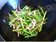 咸肉炒蒜苗
