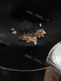 鲜香美味的鸡丝火腿肠蛋炒饭做法图解4)