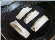 鲜肉锅贴做法图解6)