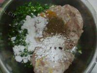 外婆教我做韭菜水饺做法图解5)