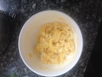 美味的鸡蛋火腿炒面做法图解3)