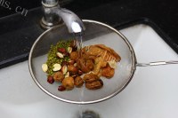 甜美的竹笙莲子绿豆糖水做法图解2)