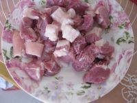 家常菜土豆粉蒸肉做法图解1)
