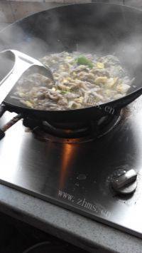 家常菜蘑菇炒鸡蛋做法图解5)