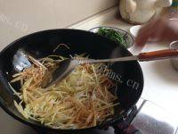 家常菜韭菜炒土豆丝做法图解9)