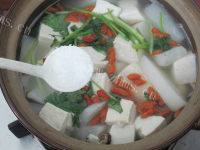 淡菜萝卜豆腐汤做法图解9)