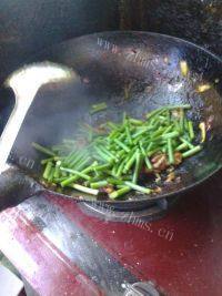 家常菜蒜苔炒肉