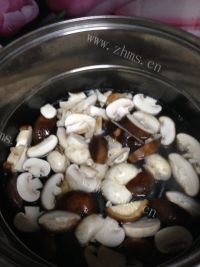 美味佳肴般的双菇烧豆腐做法图解3)