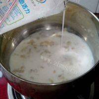 #特色美食#牛奶燕麦粥的做法图解三