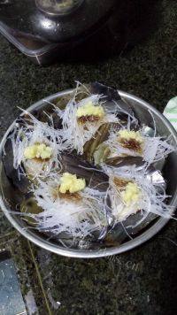 浓香的蒜蓉粉丝蒸带子做法图解8)