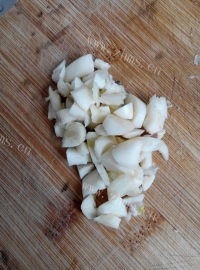 家常菜肉炒菜花做法图解3)