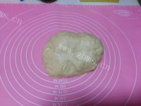 自制蜜豆面包卷做法图解4)