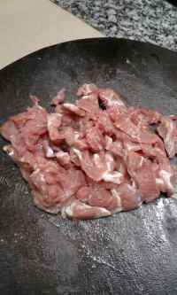 美味的冬瓜肉丸汤做法图解2)