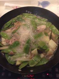 家常菜土豆炖豆角做法图解5)