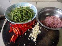十分喜欢的豆角炒肉做法图解1)