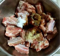 最爱的蒜蓉烤猪排做法图解2)