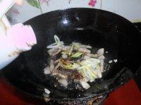 「家有大厨」芹菜炒肉做法图解10)