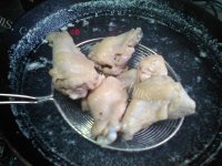 美味的红烧鸡翅根做法图解4)