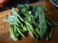 家常菜肉片炒芥兰做法图解1)