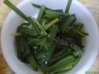 美味的韭菜炒蘑菇做法图解3)