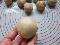 回味无穷的鲜肉月饼做法图解26)