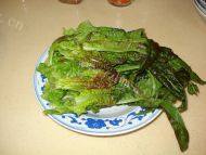 自制清炒莴笋叶做法图解1)