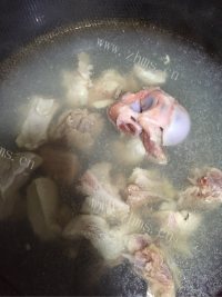 美味的椰子煲鸡做法图解4)