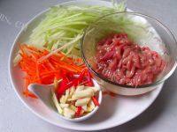 家常菜芥蓝炒牛肉做法图解2)