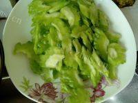 家常菜苦瓜炒鸭蛋做法图解1)