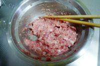 自制酸豆角炒肉末做法图解2)