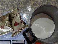 自制熔岩巧克力蛋糕做法图解1)