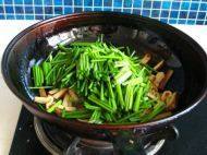 家常菜韭苔炒豆干做法图解5)