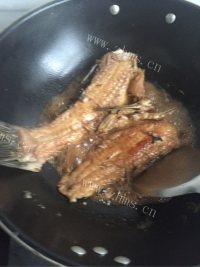 诱人的红烧鱼做法图解8)