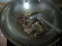 家常菜肉末炒豌豆做法图解3)
