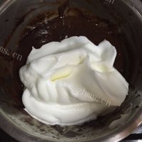 喷香的可可戚风蛋糕做法图解7)