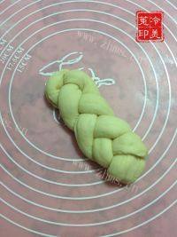 美味的香葱芝士辫子面包做法图解14)
