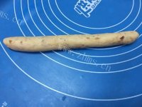 口感暄软的红糖红枣核桃面包做法图解15)