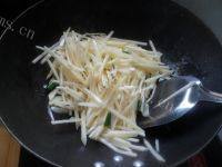 家常菜葱香土豆丝做法图解3)
