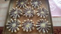 DIY豆沙菊花酥做法图解14)