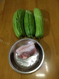 爽口解腻的肉焖苦瓜做法图解1)