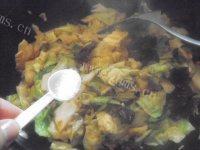家常菜爆炒圆白菜