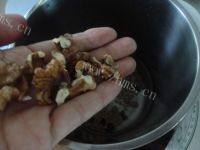 简易的黑豆核桃豆浆做法图解5)