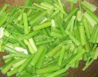 家常菜芹菜炒豆腐皮做法图解4)